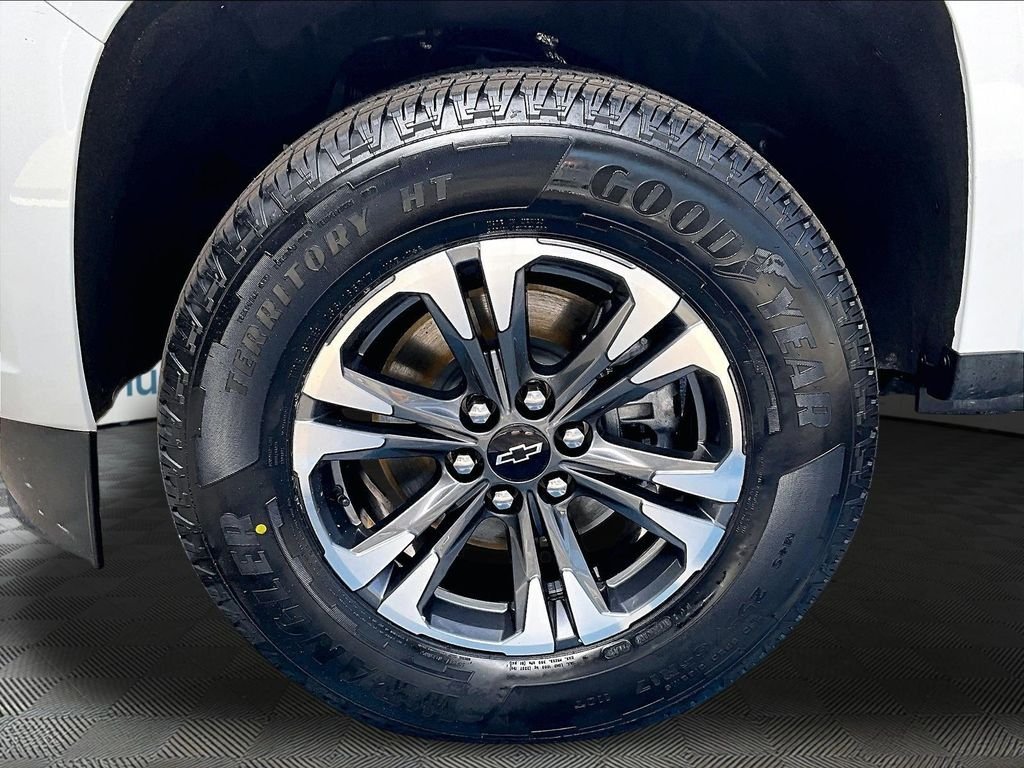 Used 2021 White Chevrolet Z71 image 29