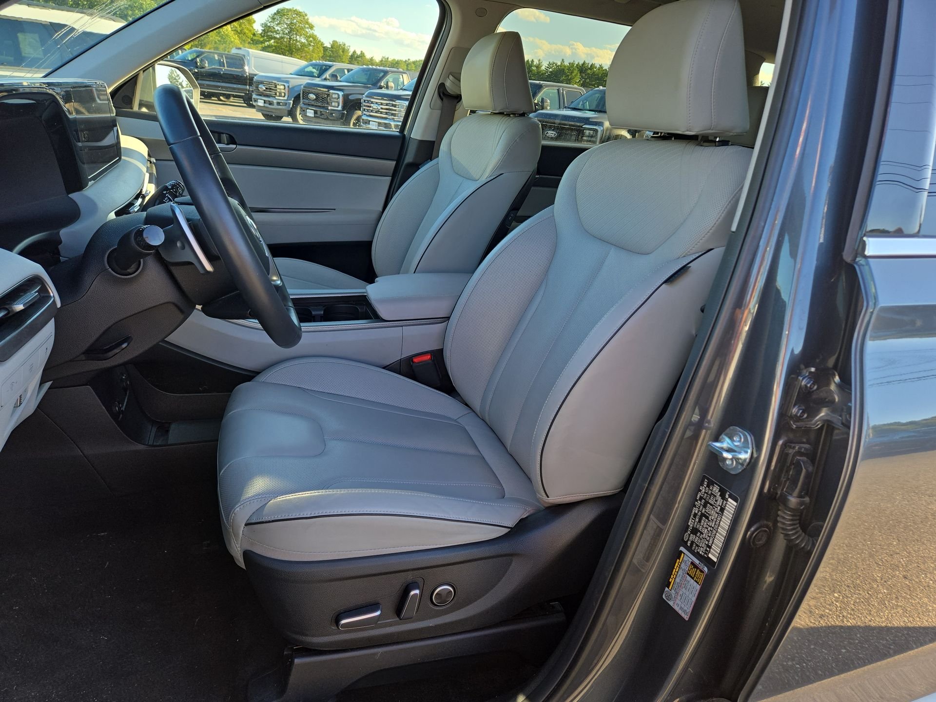 Used 2025 Gray Hyundai SEL image 6