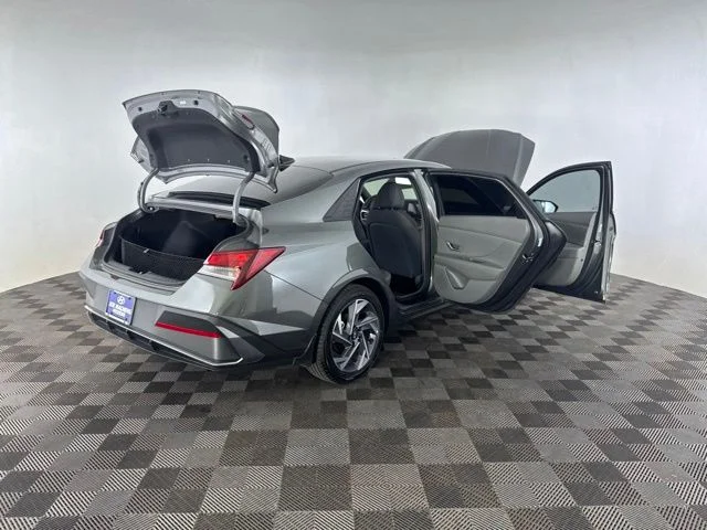 Used 2025 Gray Hyundai SEL Sport image 19
