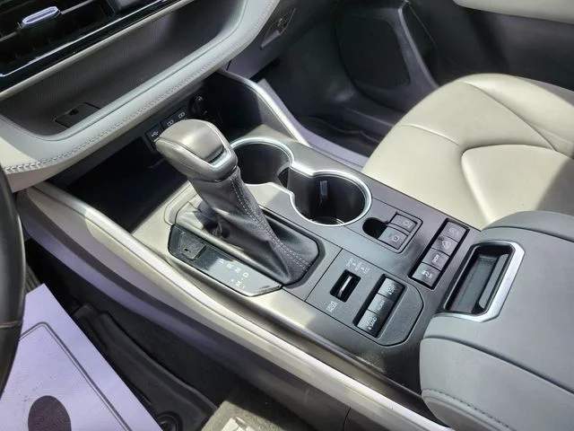 Used 2022 Gray Toyota XLE image 33