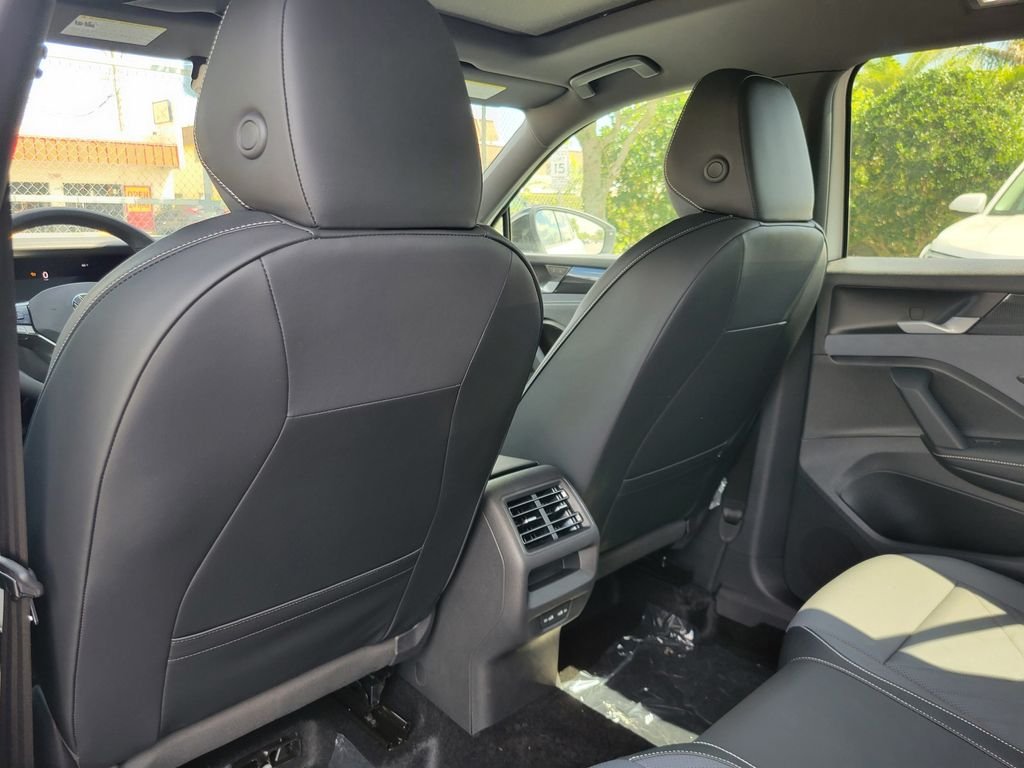 New 2026 White/off-white Volkswagen 2.0T SE R-Line Black image 6