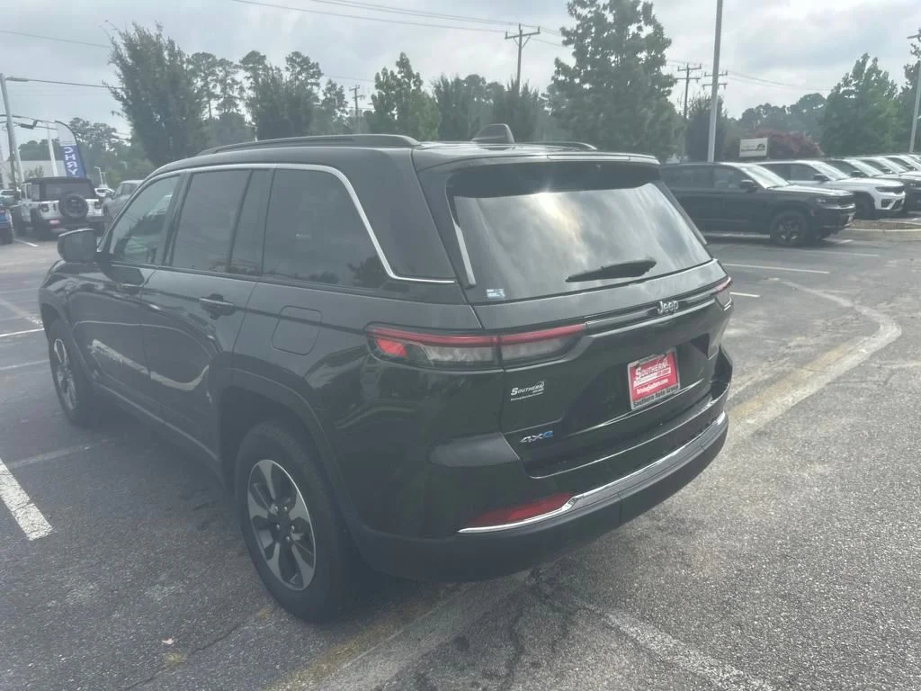 New 2024 Rocky Mountain Pearlcoat Jeep 4xe image 8
