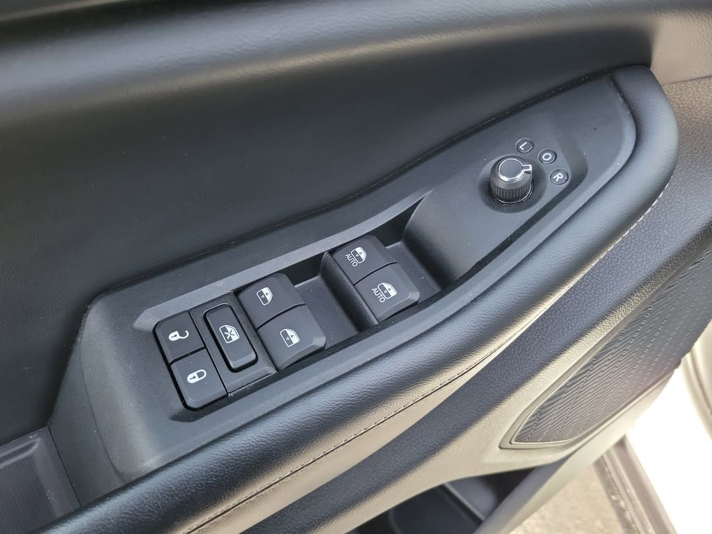 Used 2024 White Jeep Laredo image 19