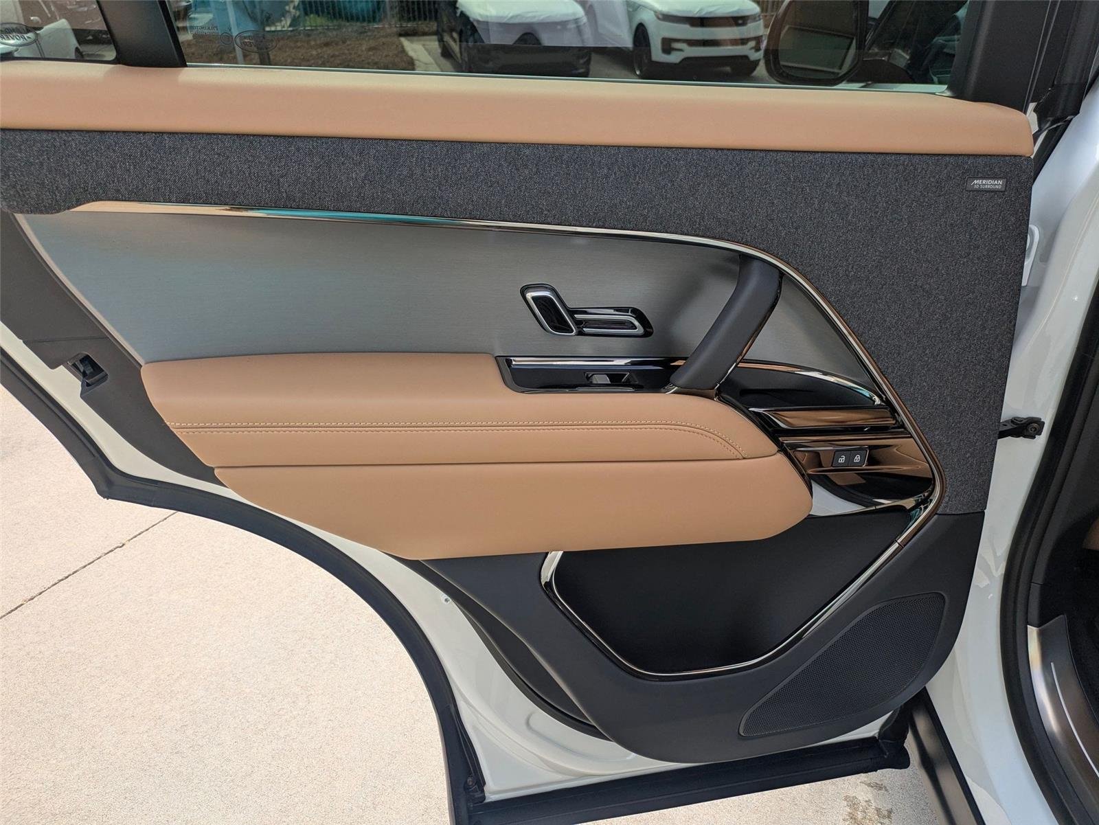 New 2026 Fuji White Land Rover SE image 25