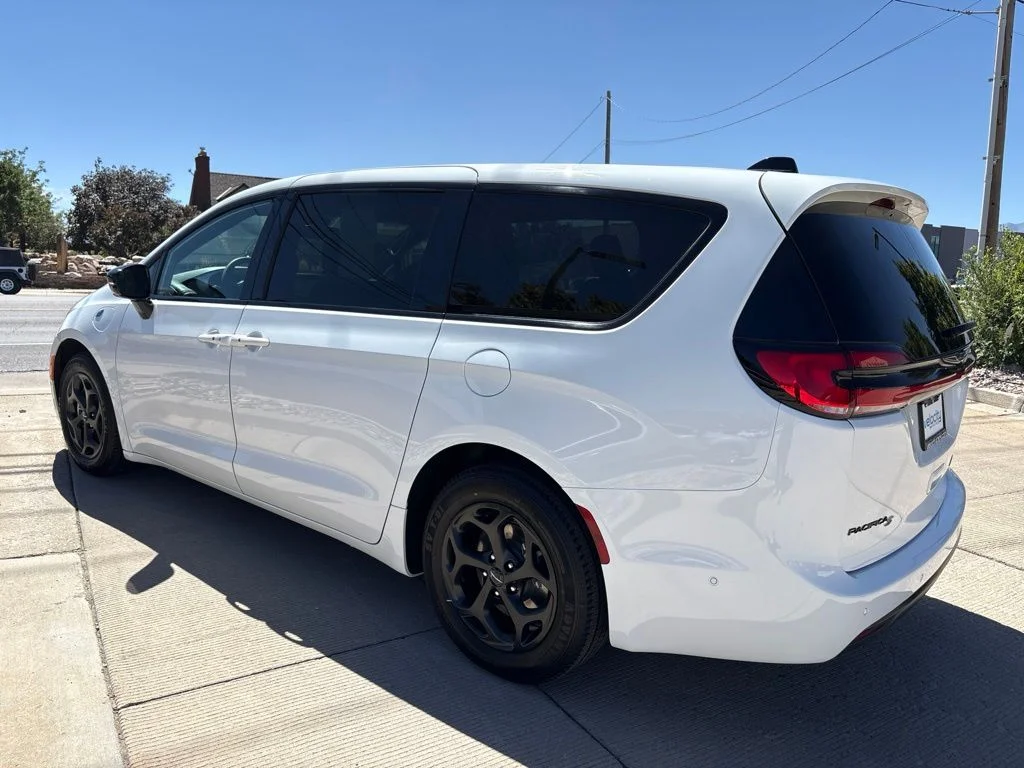 Used 2024 White Chrysler Select S Appearance image 7