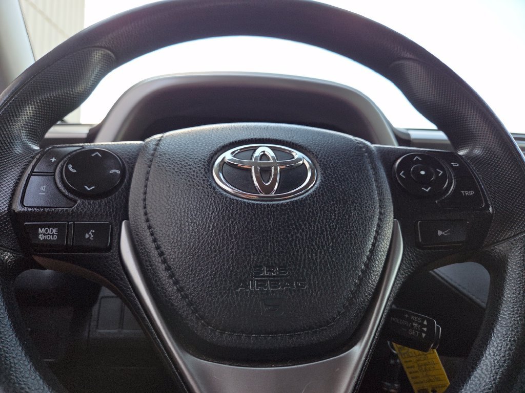 Used 2017 White Toyota LE image 22
