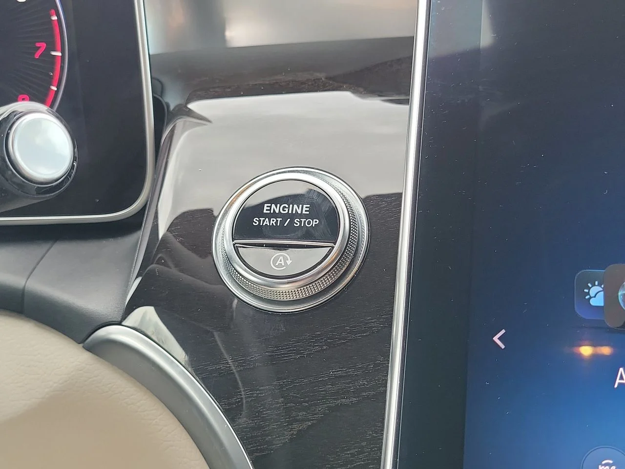 Certified Used 2023 White Mercedes-Benz GLC 300 image 18