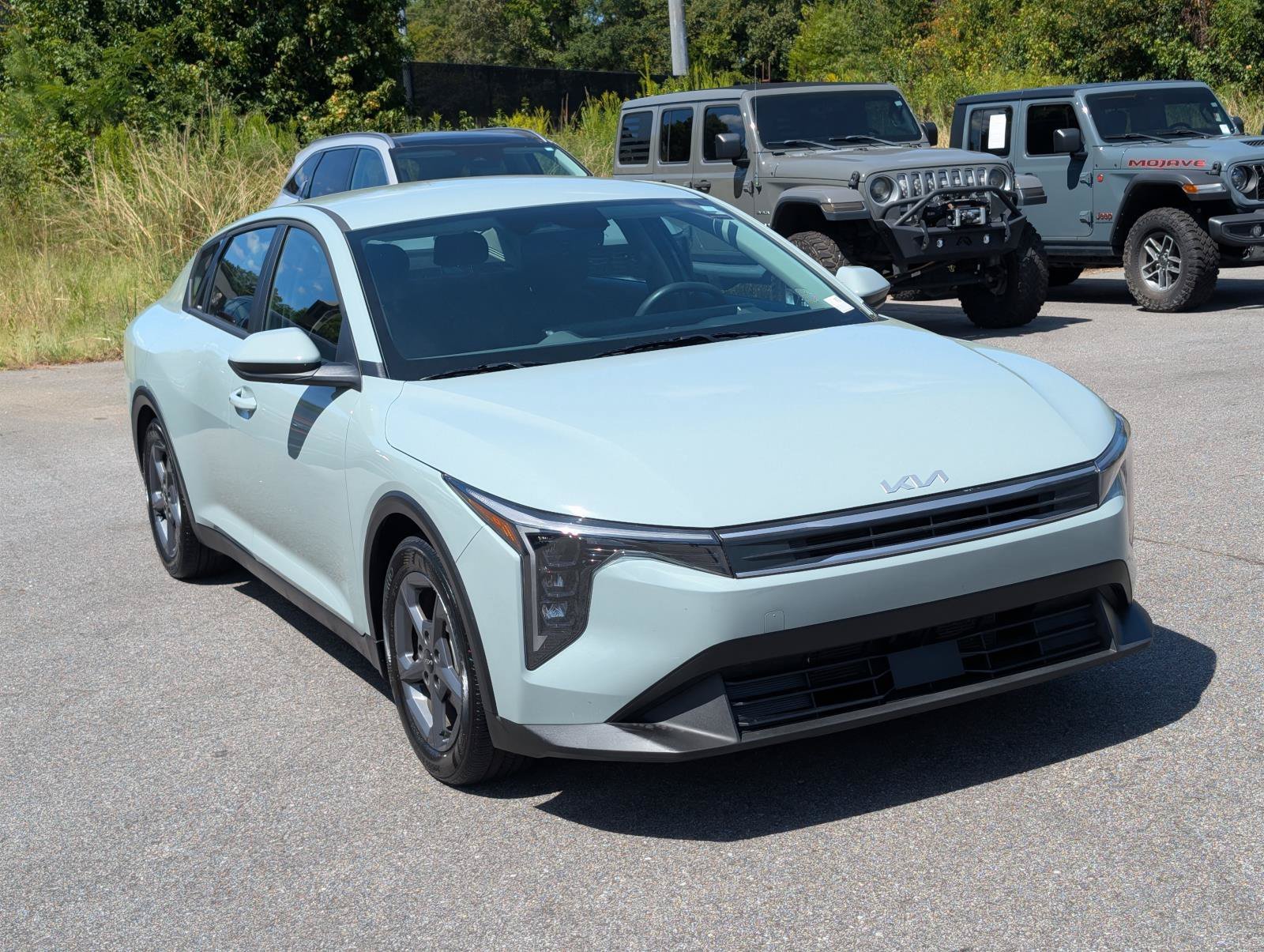 Used 2025 Morning Haze Kia LXS image 3
