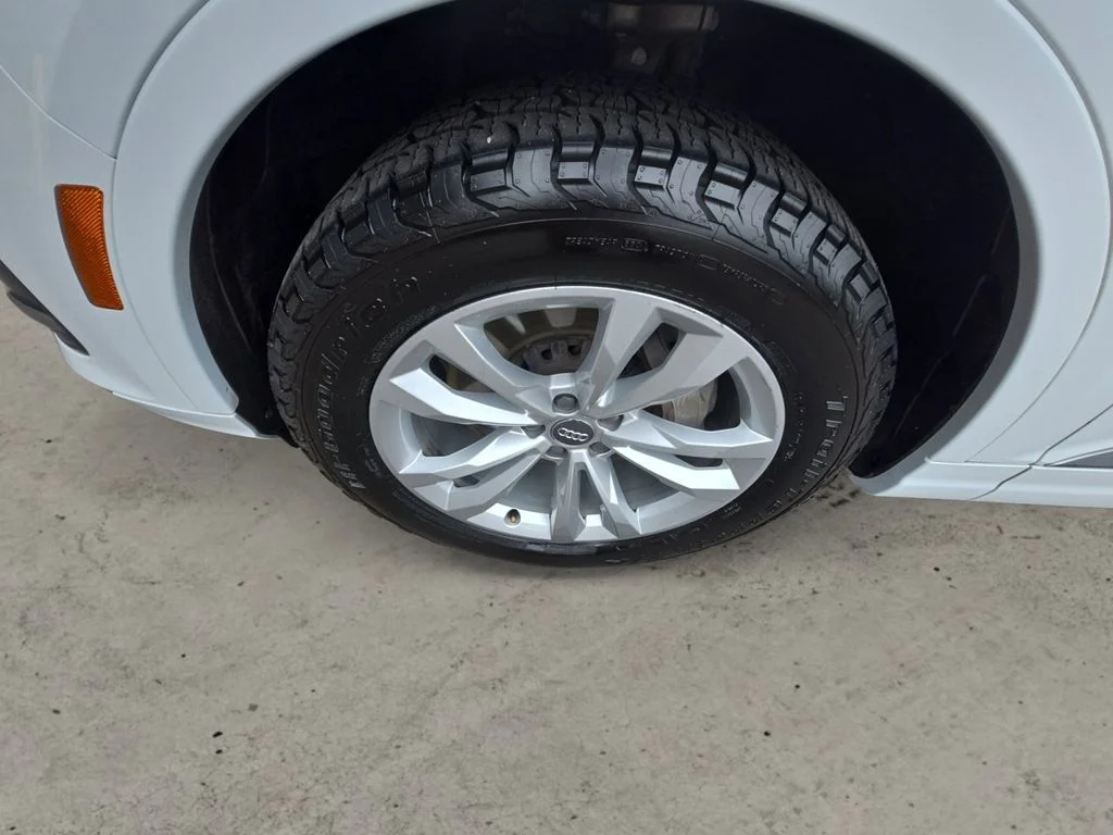 Used 2019 White Audi 45 SE Premium image 14