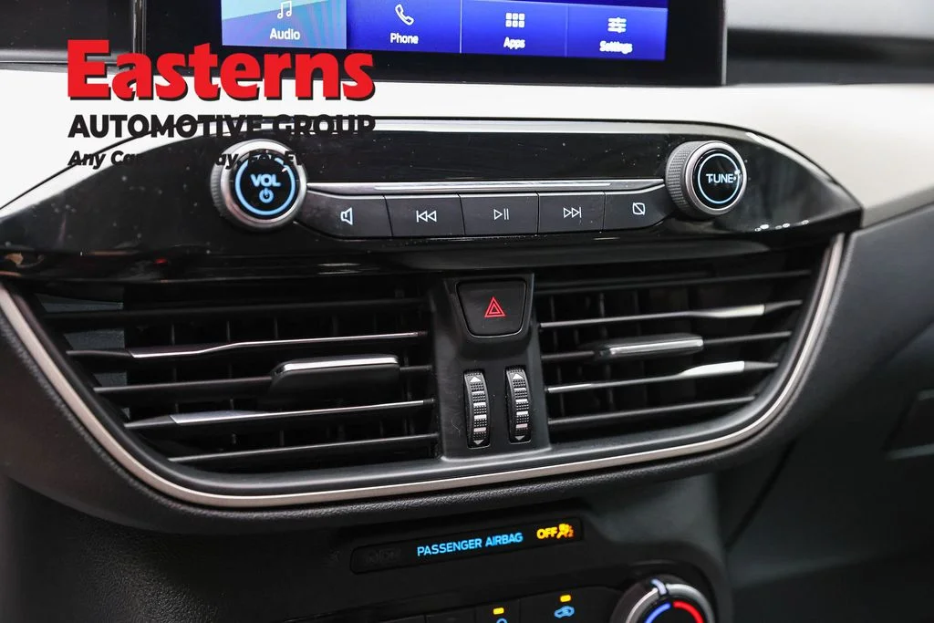 Used 2021 White Ford SE image 19