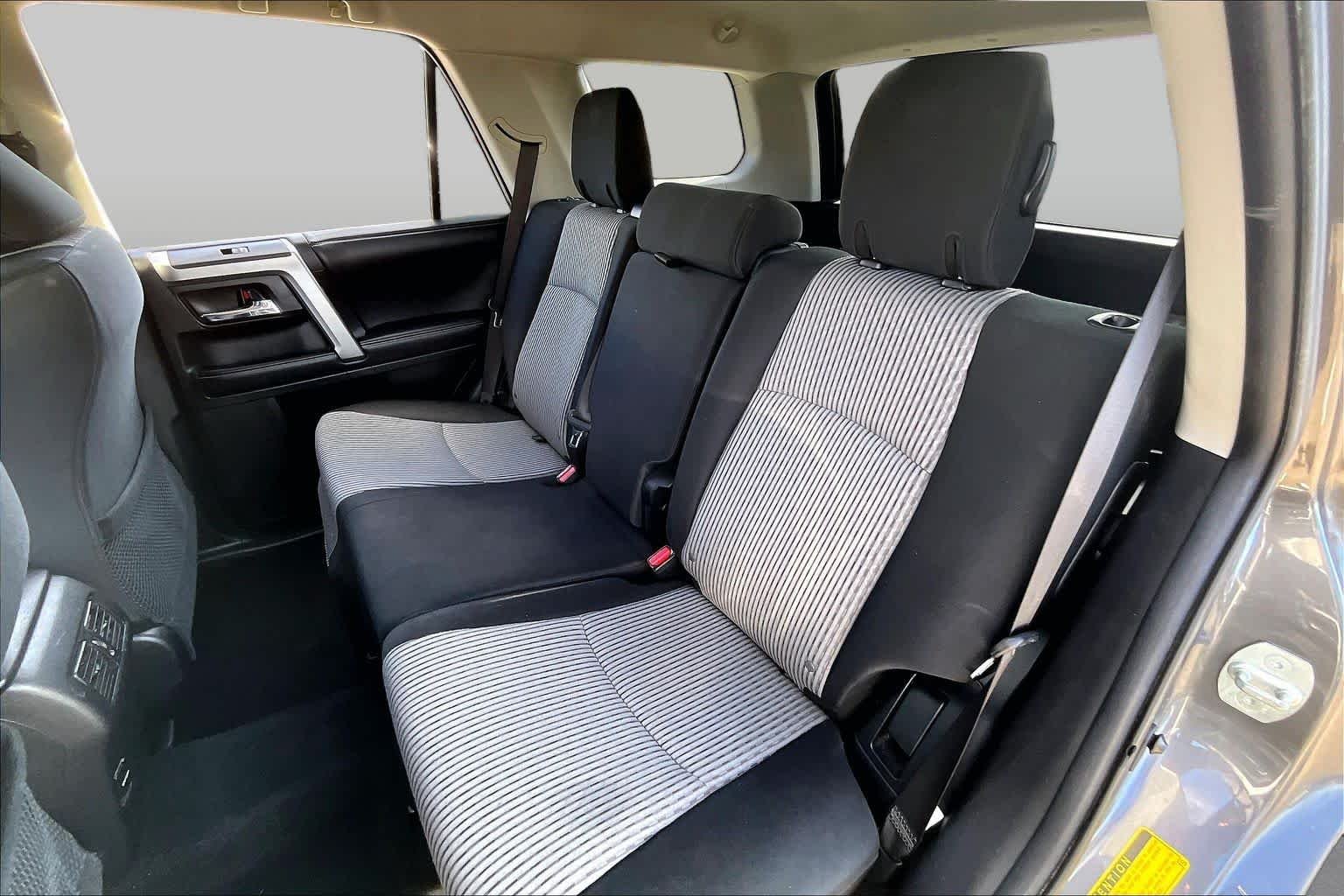 Used 2016 Magnetic Gray Metallic Toyota SR5 image 19