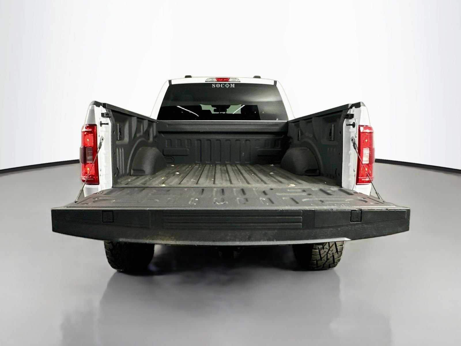 Used 2023 White Ford XL image 25