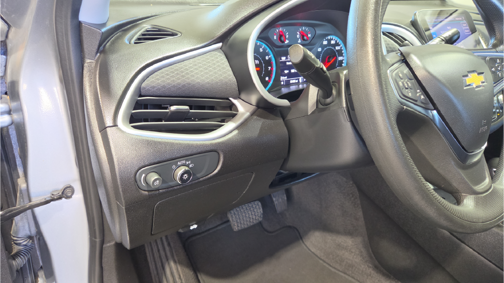Used 2023 Gray Chevrolet LT image 27