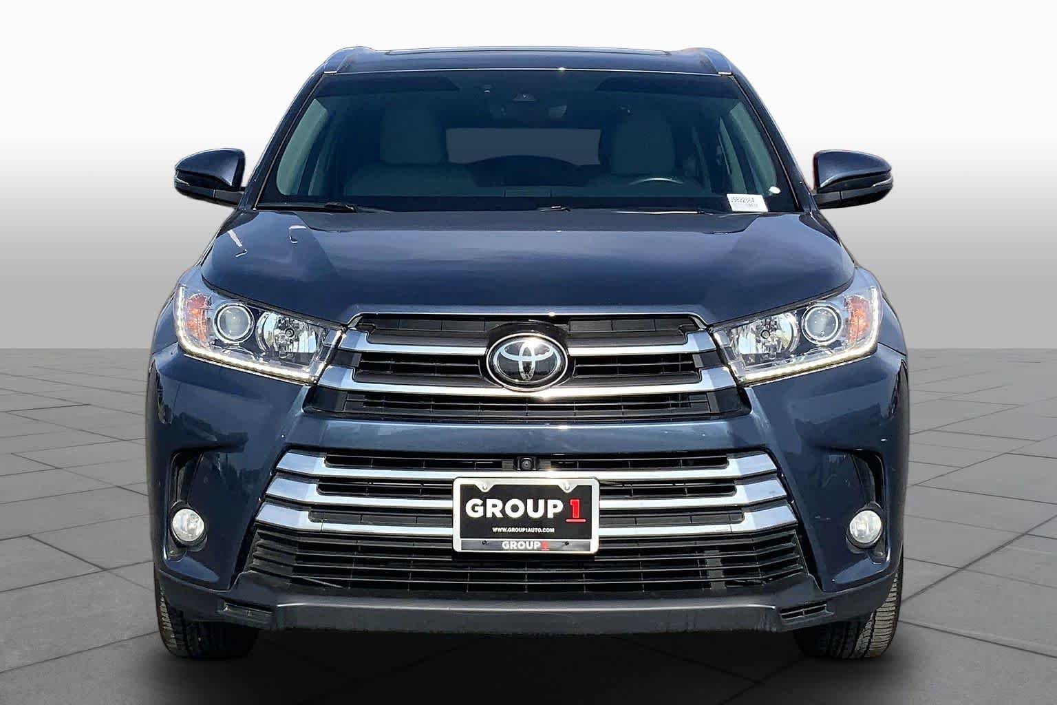 Used 2018 Shoreline Blue Pearl Toyota Limited Platinum image 4