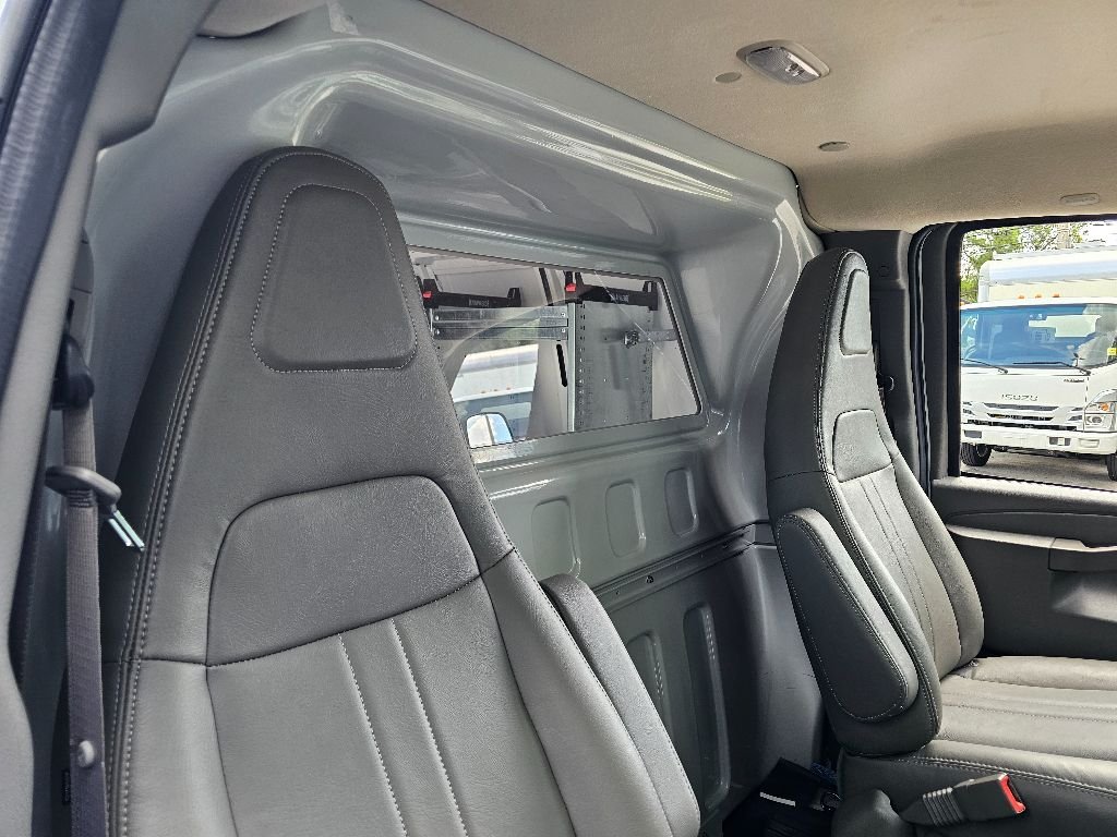 2025 GMC Savana Cargo Work Van - Photo 19