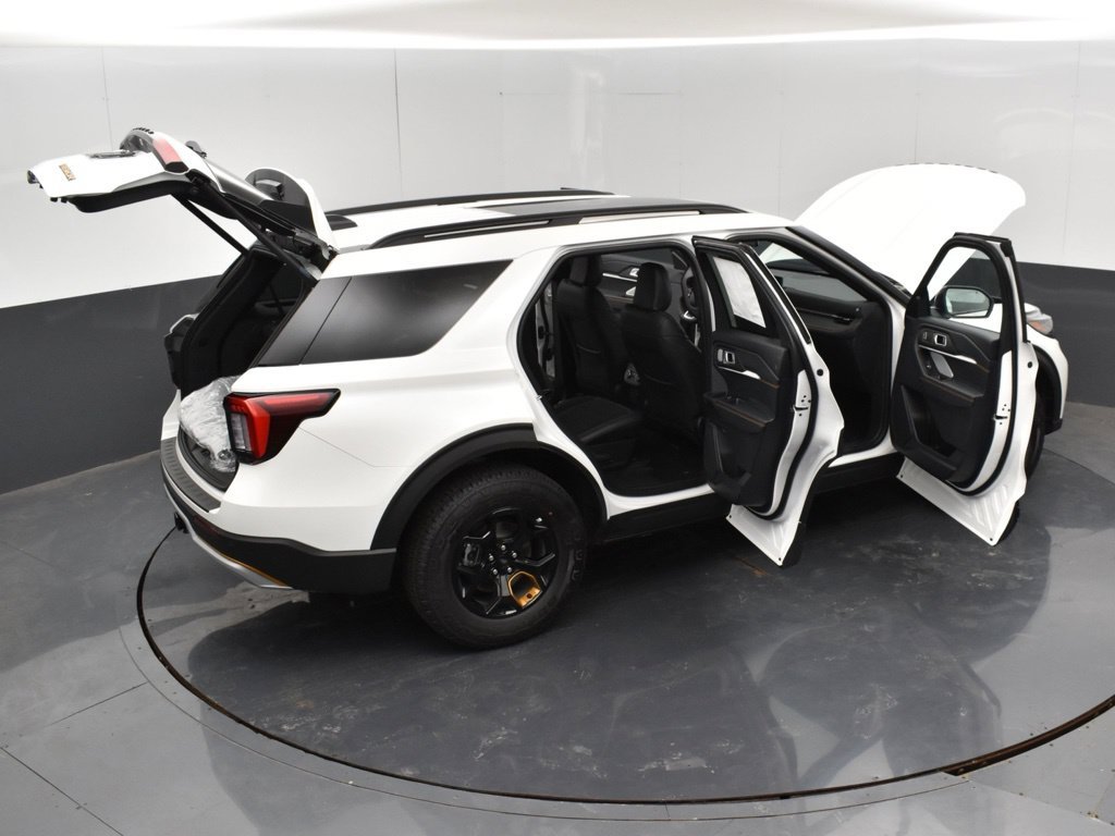 New 2026 Star White Metallic Tri-Coat Ford Tremor® image 33