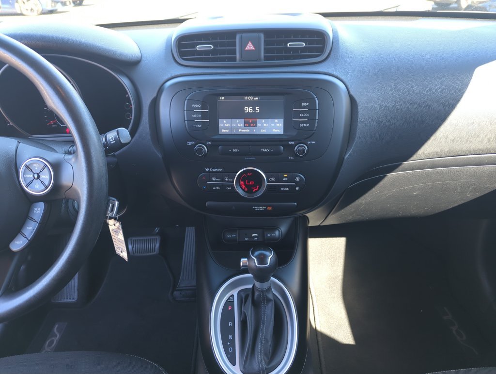 Used 2017 Gray Kia Plus image 25