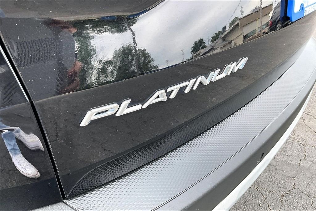 Used 2023 Black Metallic Ford Platinum image 33