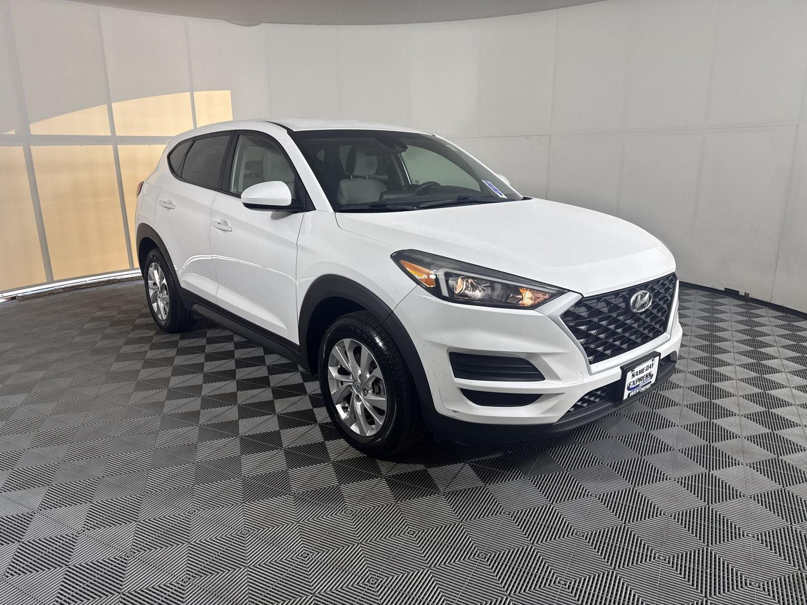 Used 2019 White Pearl Hyundai SE image 10