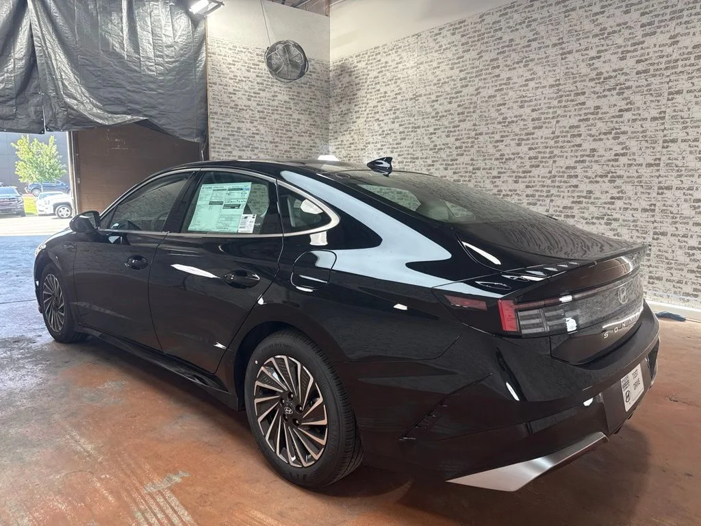 New 2026 Abyss Black Hyundai SEL image 5