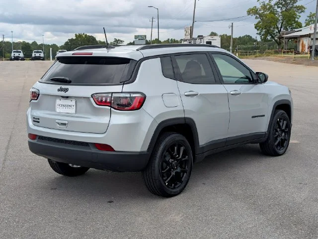 New 2026 Silver Zynith Metallic Clear-Coat Exterior Paint Jeep Latitude image 5