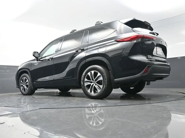 Used 2021 Black Toyota XLE image 55