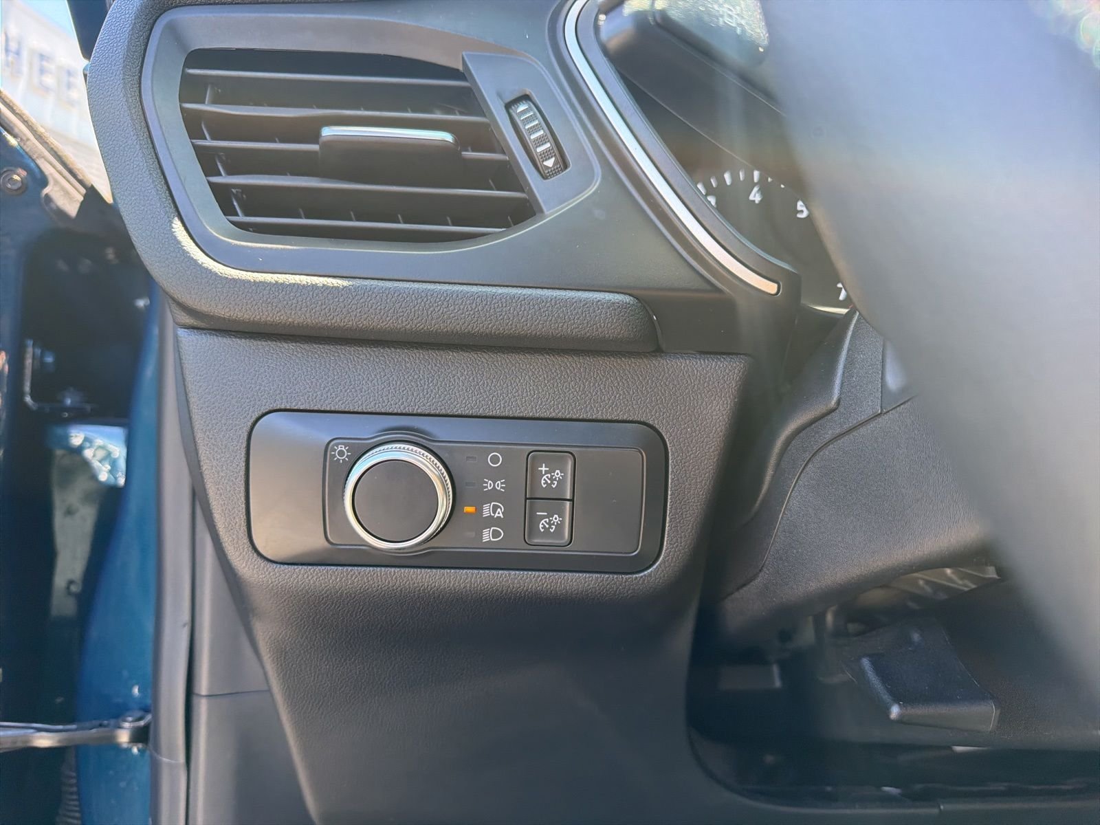 Used 2020 Green Ford SE image 20