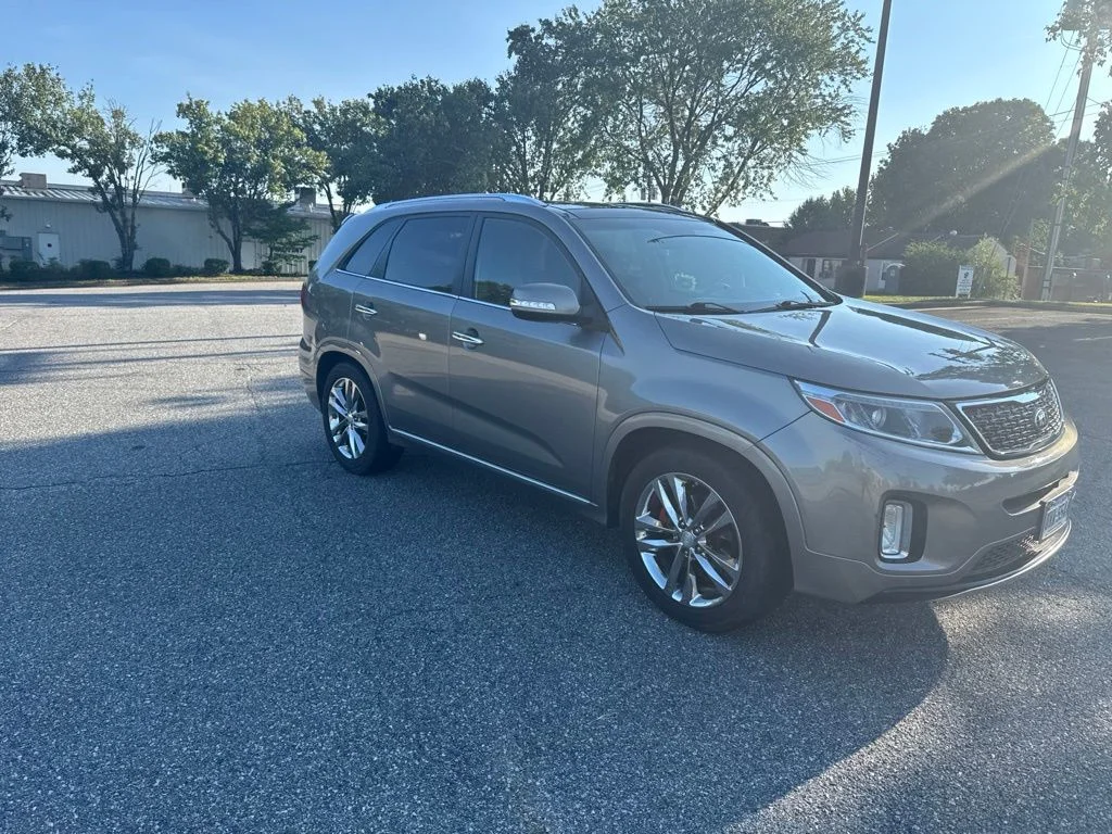 Used 2015 Silver Kia Limited V6 image 2