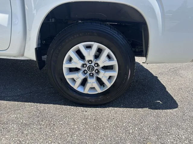 Used 2022 White Nissan SV image 33