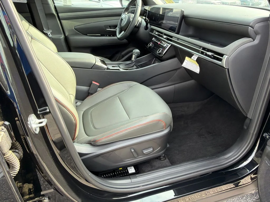 Used 2025 Black Hyundai Limited image 13