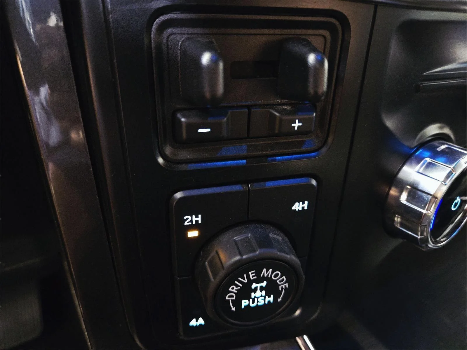 Used 2023 Carbonized Gray Ford LARIAT image 22