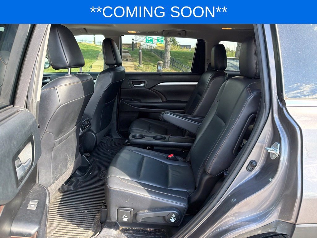 Used 2019 Gray Toyota XLE image 14