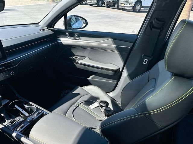 New 2026 Snow White Pearl Kia GT image 25