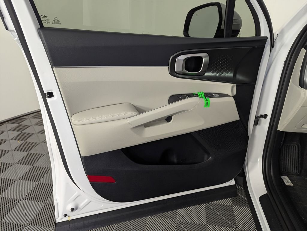 New 2026 Glacial White Pearl Kia EX image 18