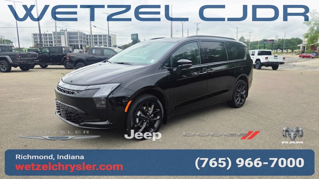 New 2027 Diamond Black Crystal Pearl-Coat Exterior Paint Chrysler Limited image 3
