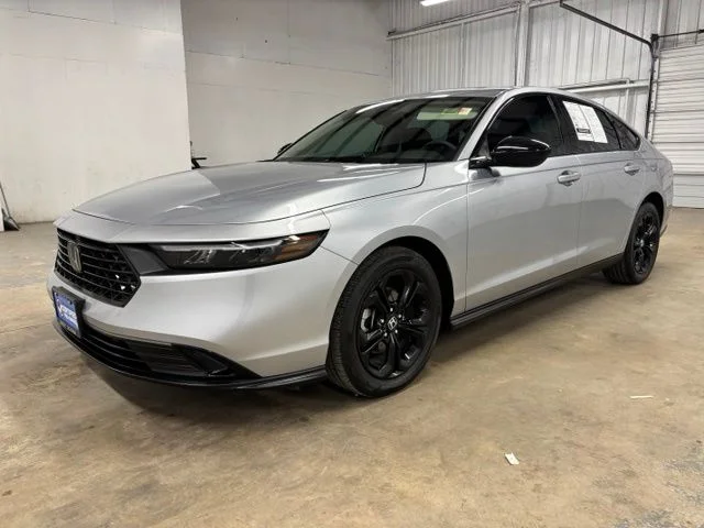 Used 2025  Honda SE image 3