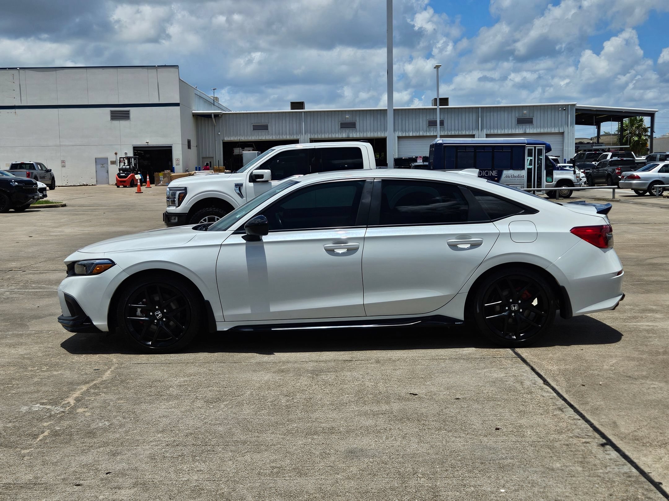 Used 2023 Platinum White Pearl Honda Si image 6