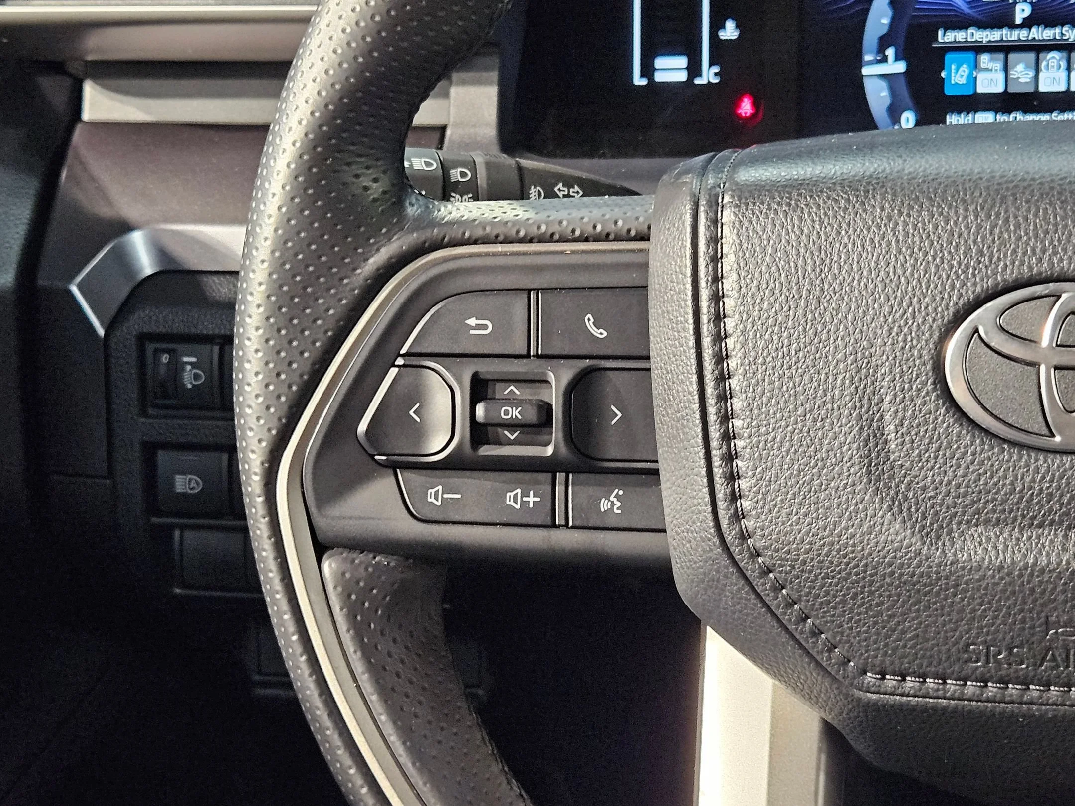 Used 2025 Cutting Edge Toyota SR5 image 27