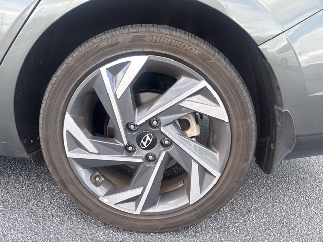 Used 2025 Gray Hyundai SEL Sport image 10