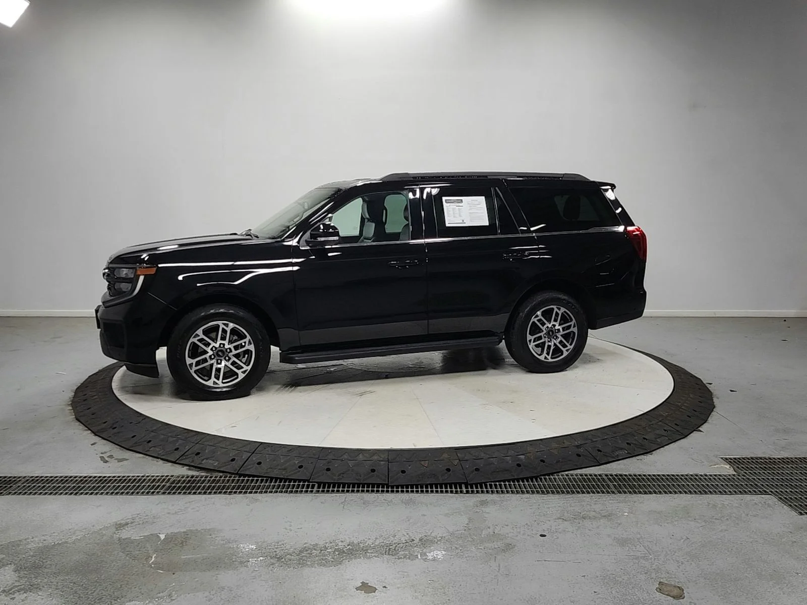 Used 2025 Black Ford Active image 4