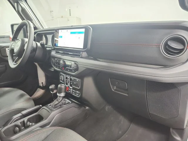 Used 2025 White/off-white Jeep Rubicon image 36