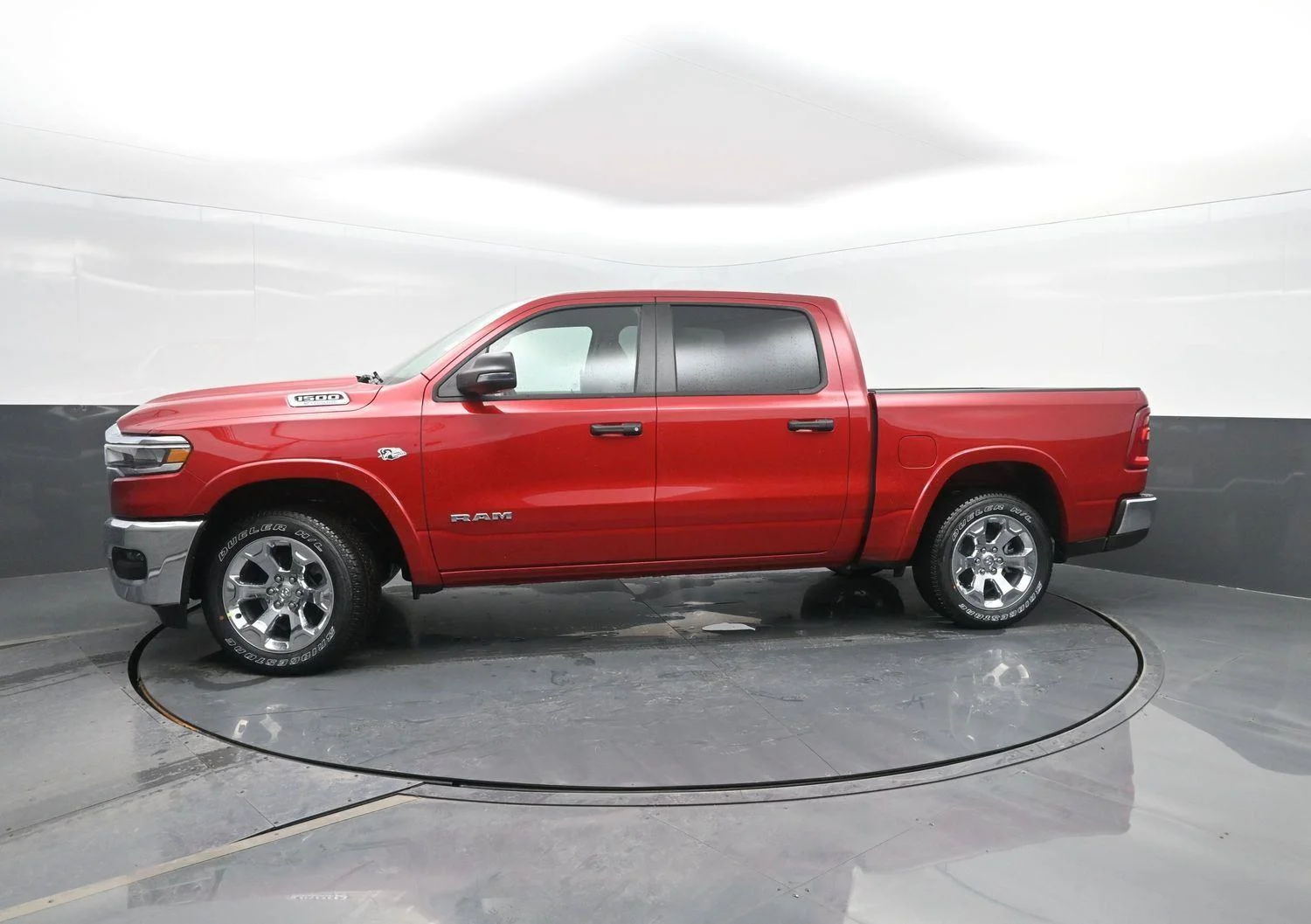 New 2026 Molten Red Pearl-Coat Exterior Paint RAM Big Horn image 1