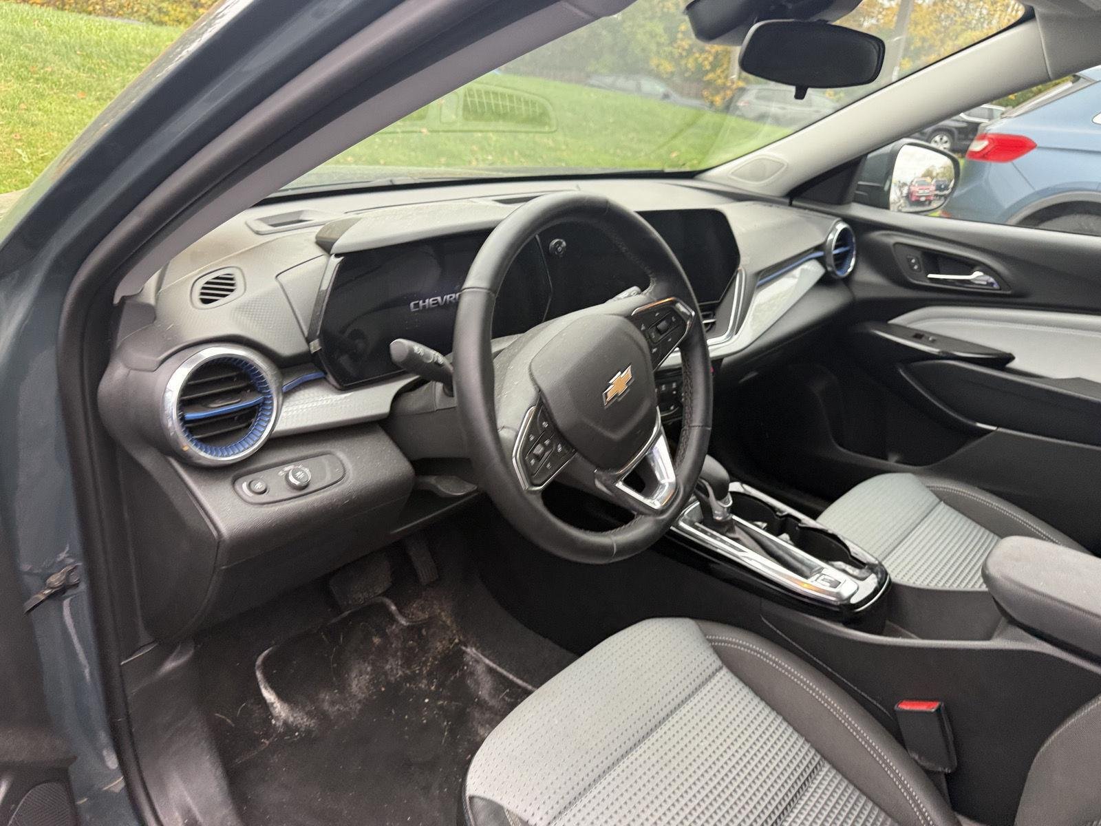 Used 2025 Cypress Gray Chevrolet LT image 8