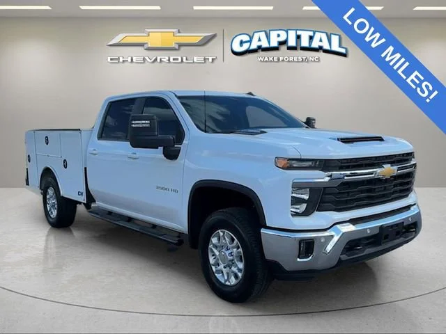 Used 2025 Summit White Chevrolet LT image 7