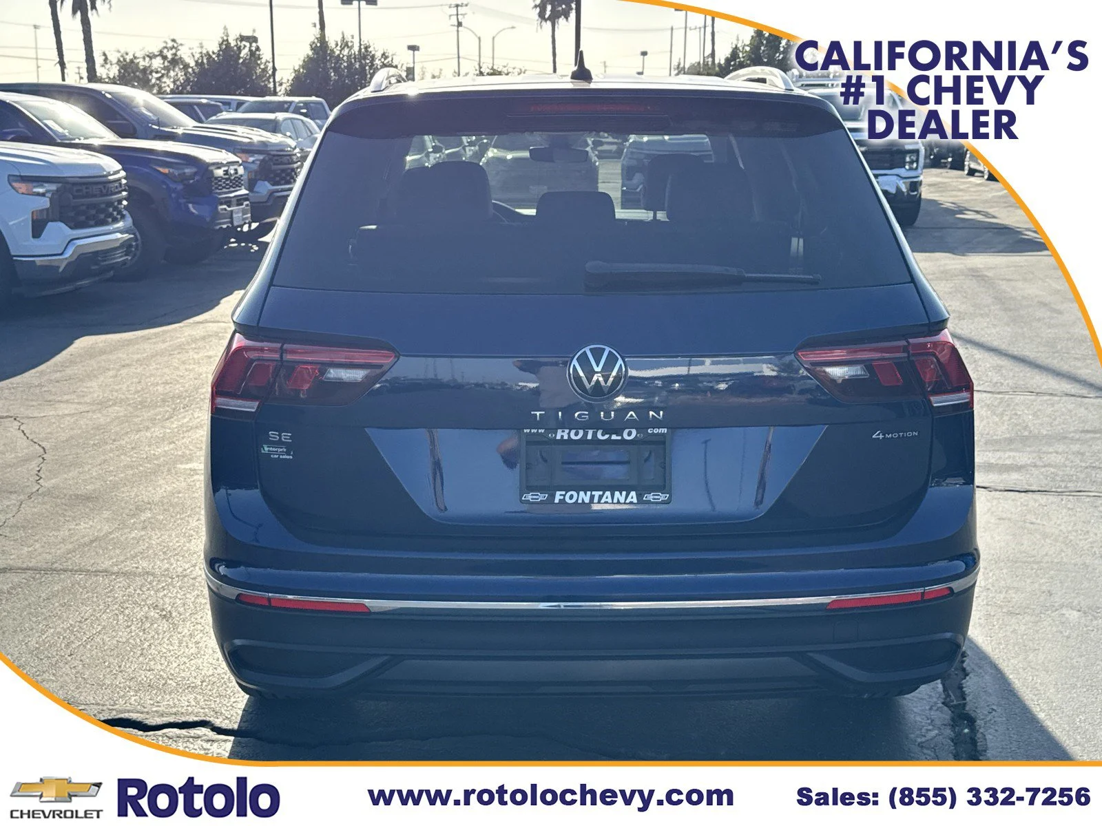 Used 2022 Blue Volkswagen SE image 5