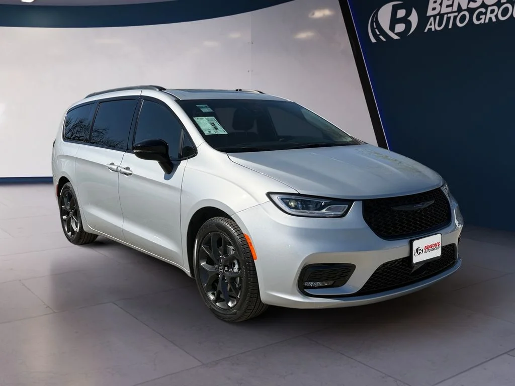 New 2026 Silver Chrysler Limited image 7