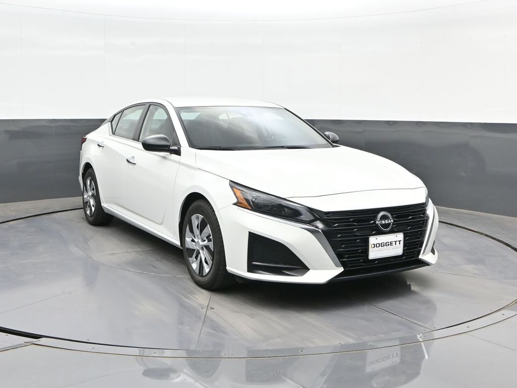Used 2024 White Nissan 2.5 S image 21