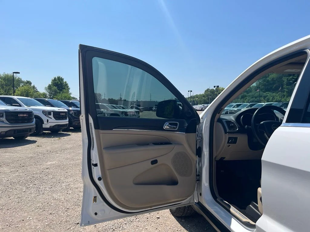 Used 2019 Bright White Clearcoat Jeep Limited image 15