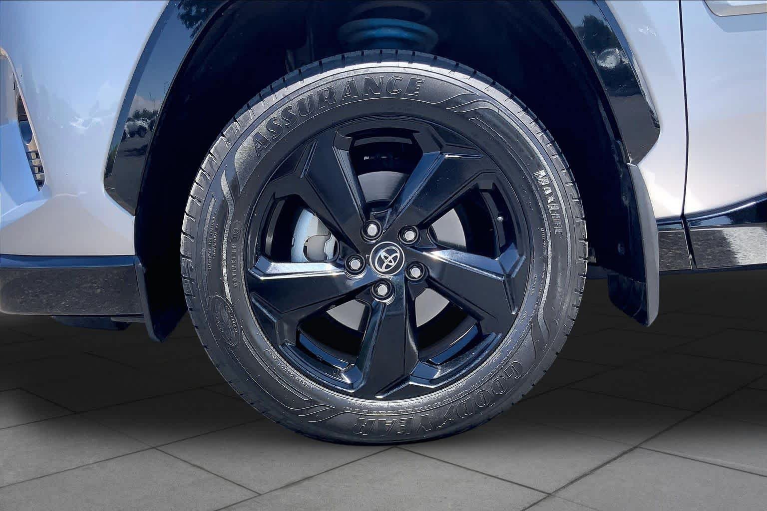Used 2021 Silver Sky Metallic/Midnight Black Metallic Toyota Hybrid XSE image 11
