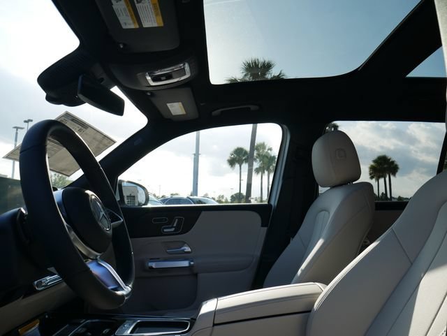 New 2026 Polar White Mercedes-Benz GLB 250 image 42
